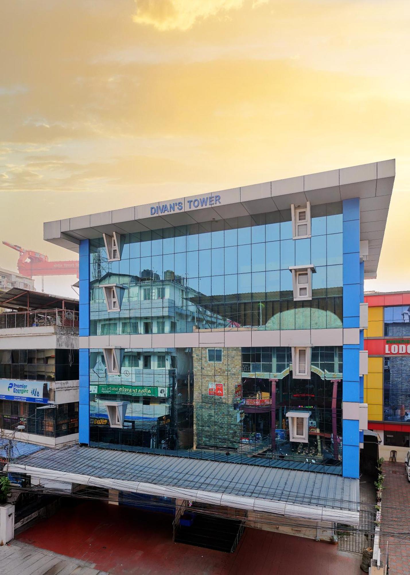 Reach Inn Kochi Exteriör bild